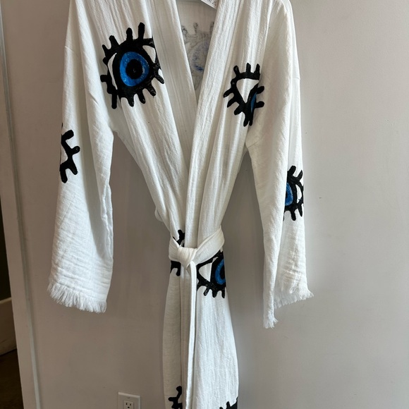 White Robe with Eye Design - Picture 2 of 2